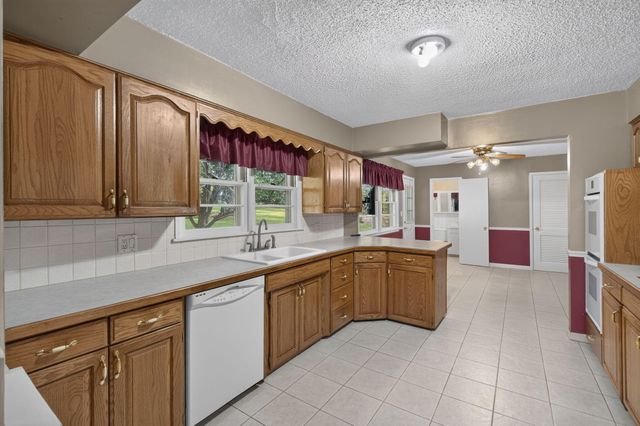 1075 W Farm Road 178, Springfield, MO 65810