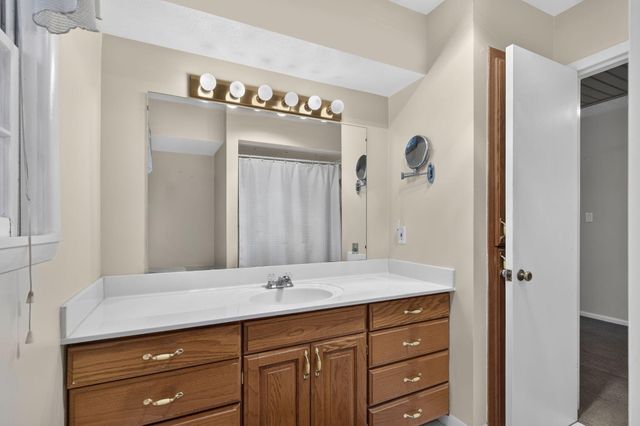 1075 W Farm Road 178, Springfield, MO 65810