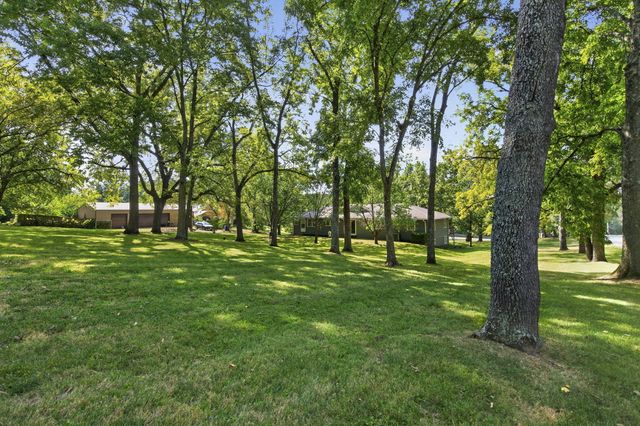 1075 W Farm Road 178, Springfield, MO 65810