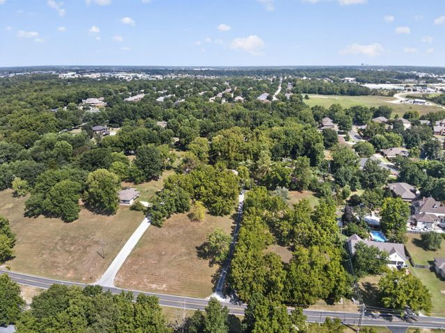 1075 W Farm Road 178, Springfield, MO 65810