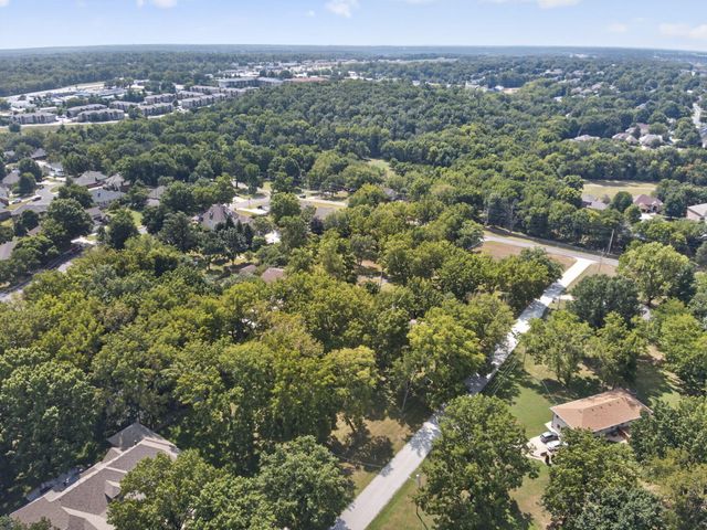 1075 W Farm Road 178, Springfield, MO 65810