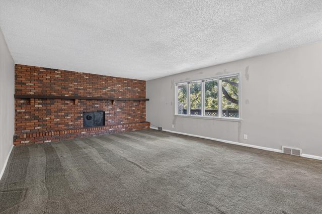 1075 W Farm Road 178, Springfield, MO 65810