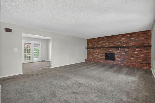 1075 W Farm Road 178, Springfield, MO 65810