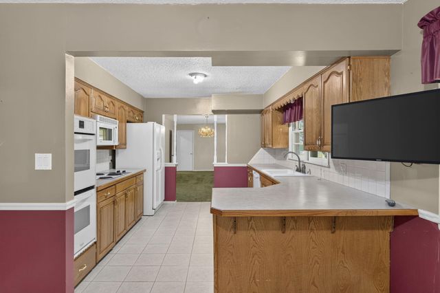 1075 W Farm Road 178, Springfield, MO 65810