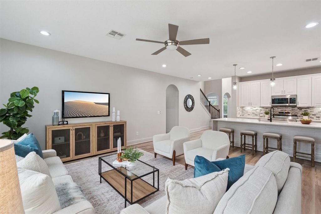 Image 6 of property listing at 6146 GOLDEN DEWDROP TRAIL, Windermere, FL 34786