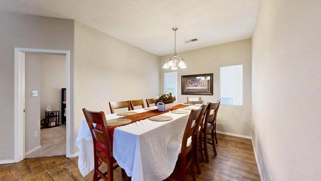 2811 Porto Street SW, Albuquerque, NM 87121