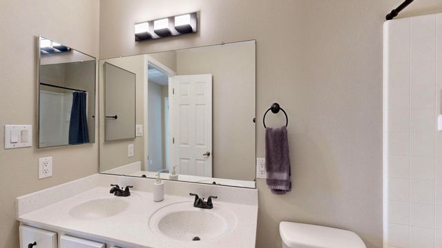 2811 Porto Street SW, Albuquerque, NM 87121