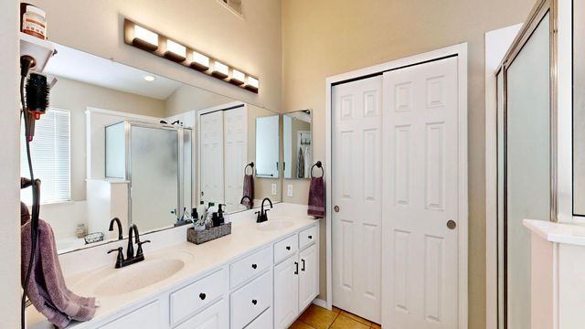 2811 Porto Street SW, Albuquerque, NM 87121