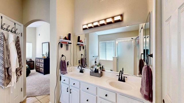 2811 Porto Street SW, Albuquerque, NM 87121