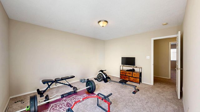 2811 Porto Street SW, Albuquerque, NM 87121