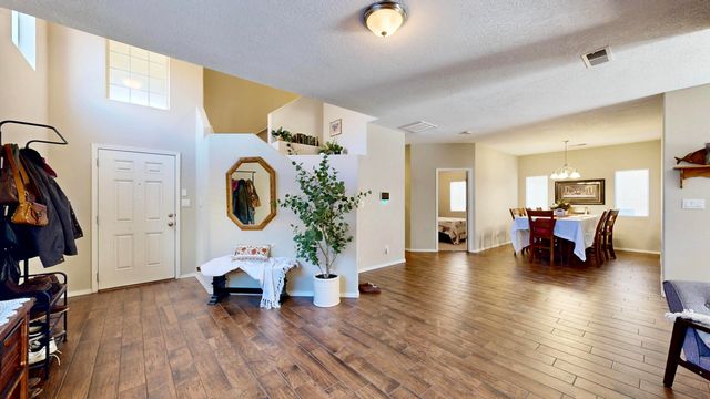 2811 Porto Street SW, Albuquerque, NM 87121