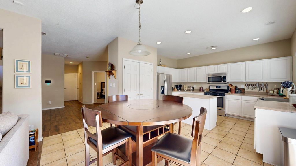 Image 11 of property listing at 2811 Porto Street SW, Albuquerque, NM 87121