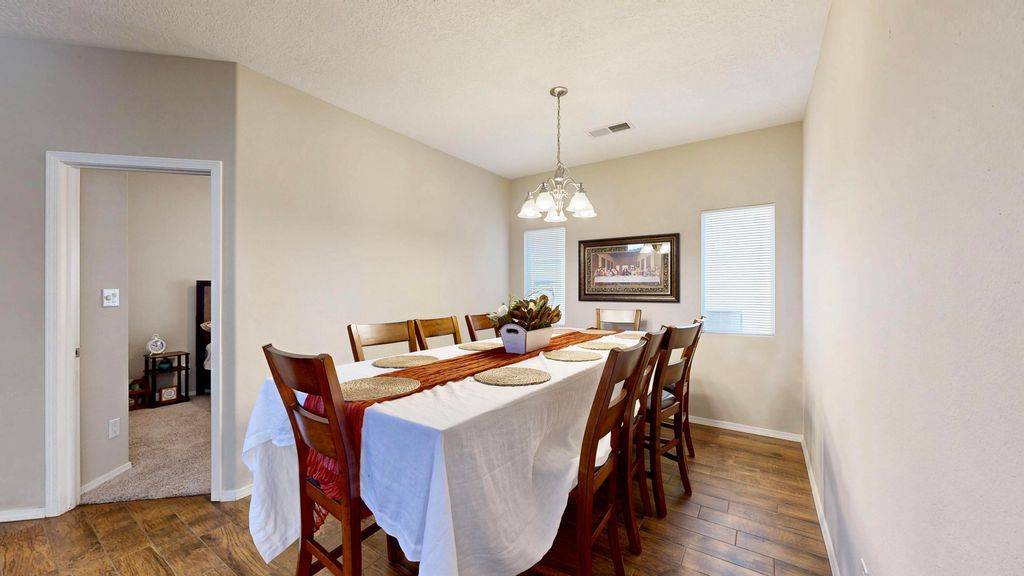 Image 21 of property listing at 2811 Porto Street SW, Albuquerque, NM 87121