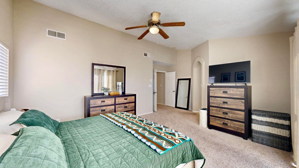 Image 39 of property listing at 2811 Porto Street SW, Albuquerque, NM 87121