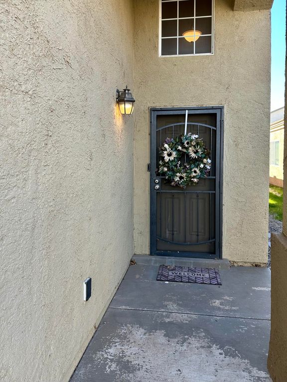 Image 4 of property listing at 2811 Porto Street SW, Albuquerque, NM 87121