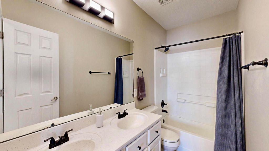 Image 52 of property listing at 2811 Porto Street SW, Albuquerque, NM 87121