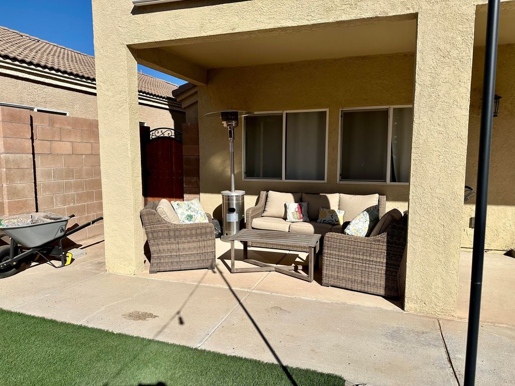 Image 60 of property listing at 2811 Porto Street SW, Albuquerque, NM 87121