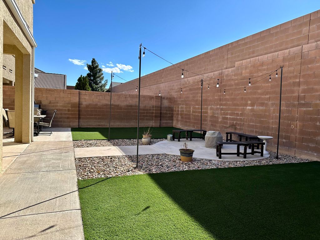 Image 63 of property listing at 2811 Porto Street SW, Albuquerque, NM 87121