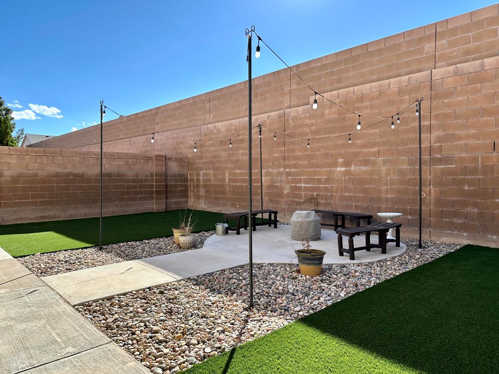 Image 64 of property listing at 2811 Porto Street SW, Albuquerque, NM 87121