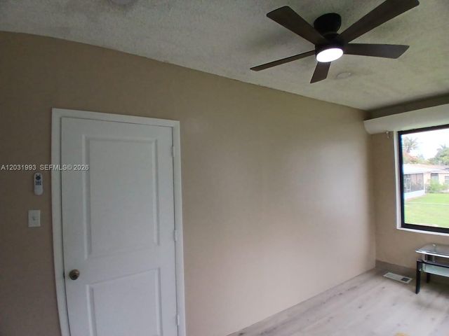 1400 NE 148th St 2, Miami, FL 33161