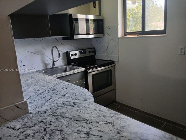 1400 NE 148th St 2, Miami, FL 33161