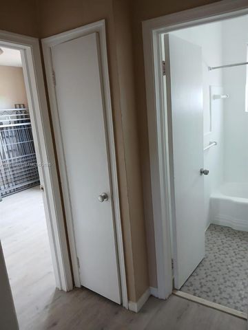 1400 NE 148th St 2, Miami, FL 33161