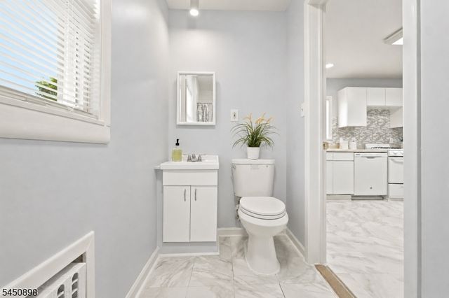 888 Lake St, Newark City, NJ 07104