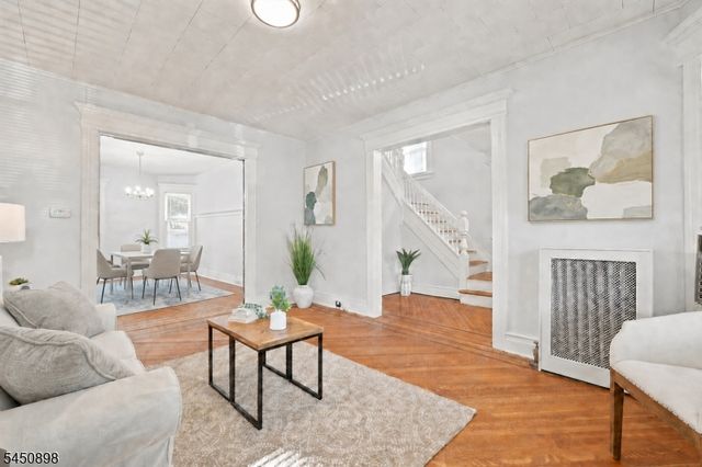 888 Lake St, Newark City, NJ 07104