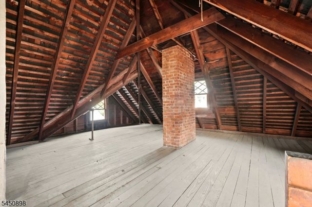 888 Lake St, Newark City, NJ 07104