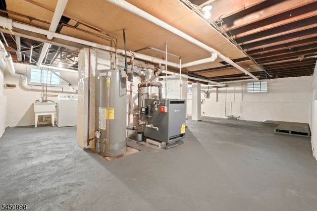 888 Lake St, Newark City, NJ 07104