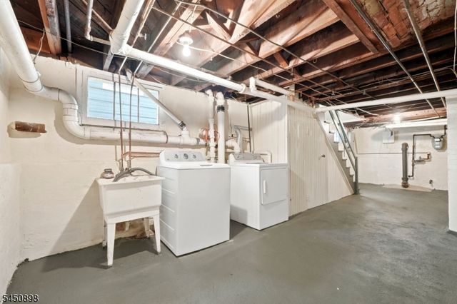 888 Lake St, Newark City, NJ 07104