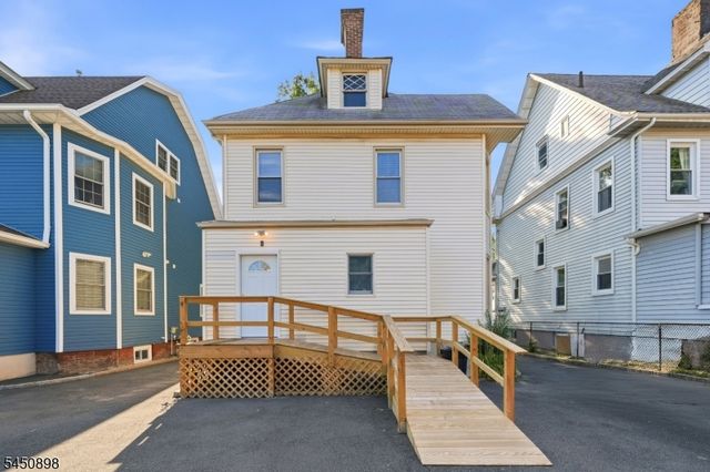 888 Lake St, Newark City, NJ 07104
