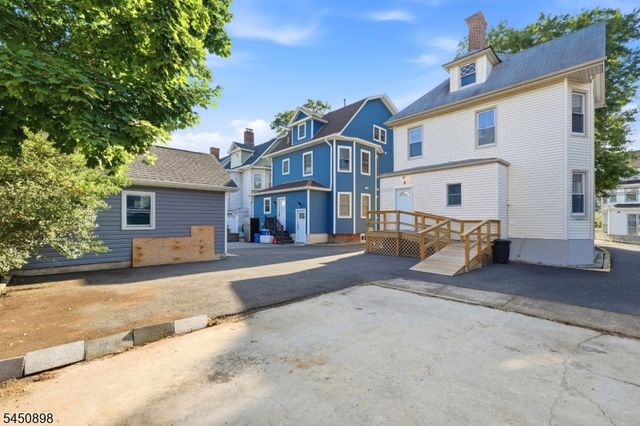 888 Lake St, Newark City, NJ 07104