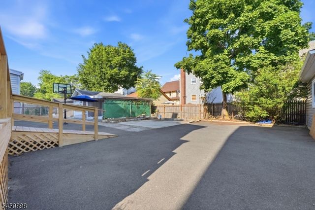 888 Lake St, Newark City, NJ 07104