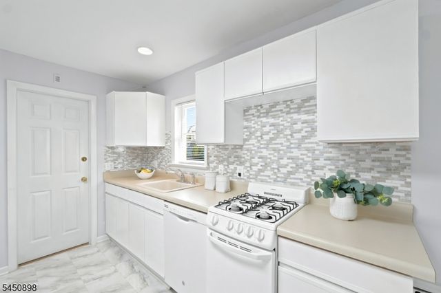 888 Lake St, Newark City, NJ 07104