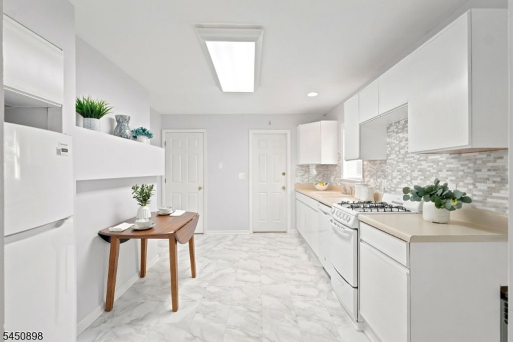 888 Lake St, Newark City, NJ 07104 — photo 4