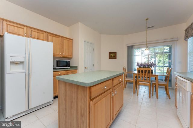 10 WREN LN, Hamilton, NJ 08690
