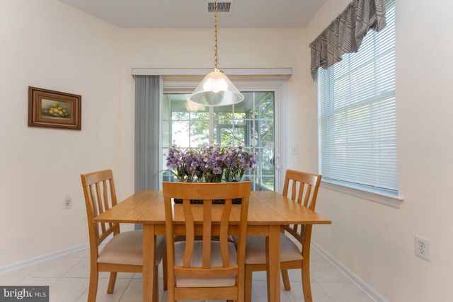 10 WREN LN, Hamilton, NJ 08690