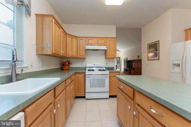 10 WREN LN, Hamilton, NJ 08690