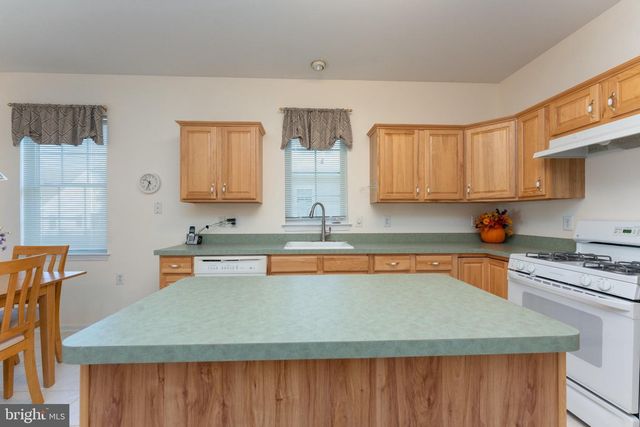 10 WREN LN, Hamilton, NJ 08690