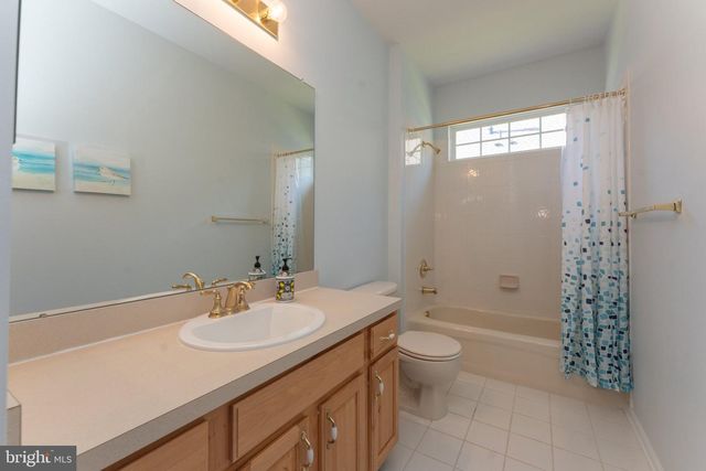 10 WREN LN, Hamilton, NJ 08690