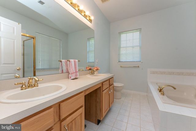 10 WREN LN, Hamilton, NJ 08690