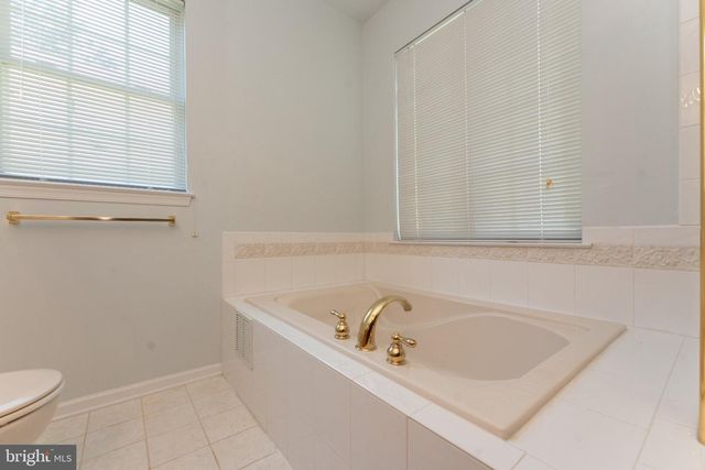 10 WREN LN, Hamilton, NJ 08690