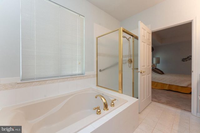 10 WREN LN, Hamilton, NJ 08690