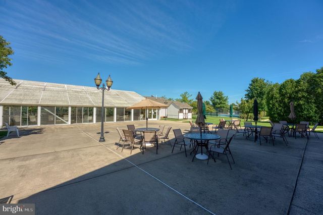 10 WREN LN, Hamilton, NJ 08690