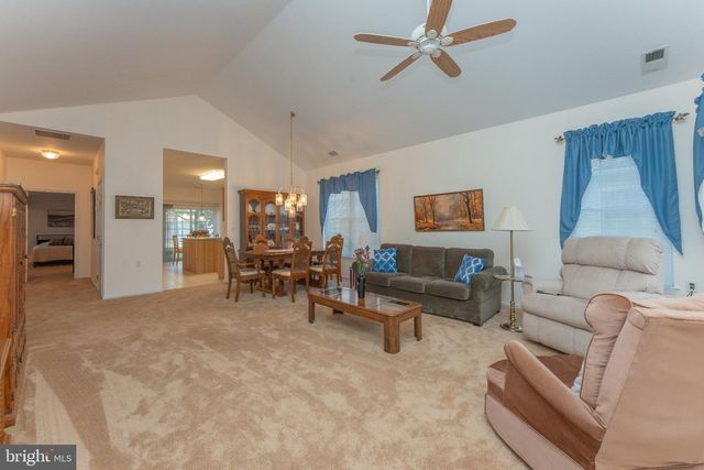 10 WREN LN, Hamilton, NJ 08690