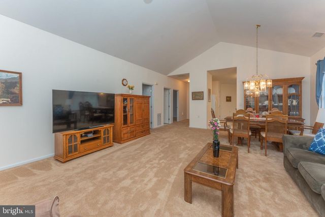 10 WREN LN, Hamilton, NJ 08690