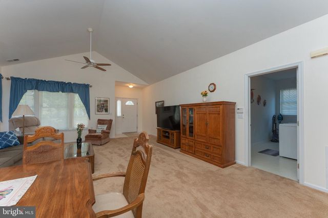 10 WREN LN, Hamilton, NJ 08690