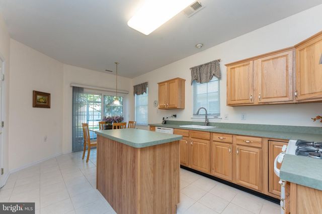 10 WREN LN, Hamilton, NJ 08690