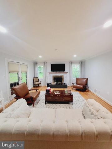 1626 LINWAY PARK DR, Mclean, VA 22101